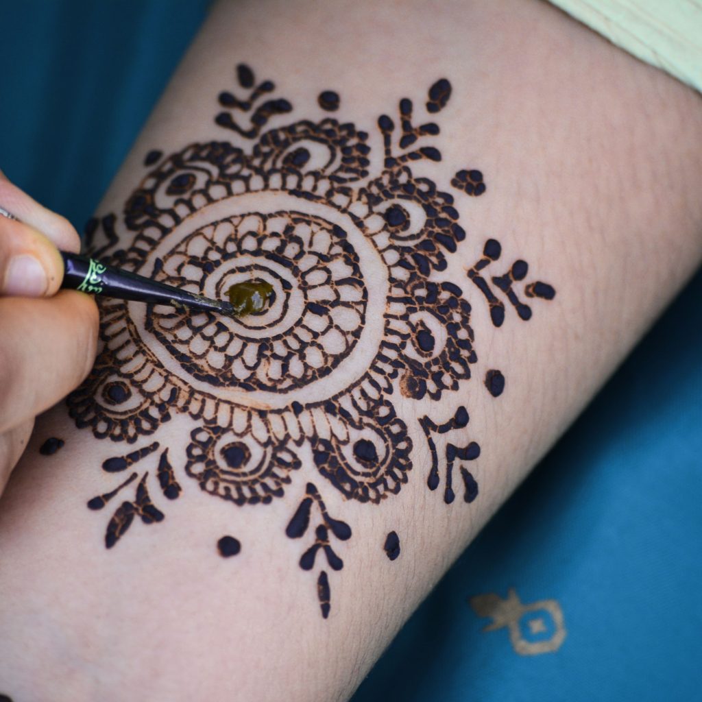 4. Simple Mehndi Design on Indian Bridal Hand