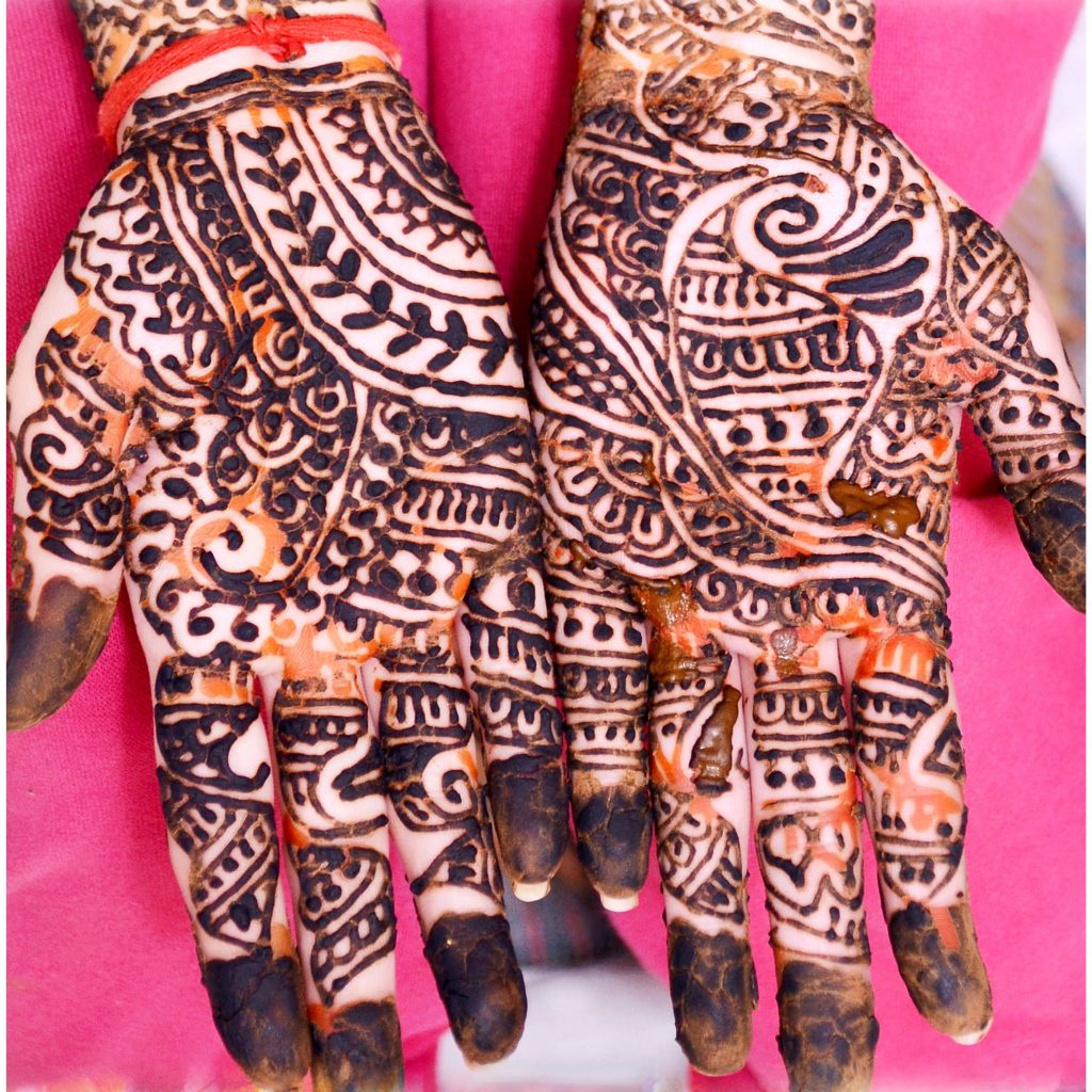 Beautiful Simple Mehndi Design For Bride