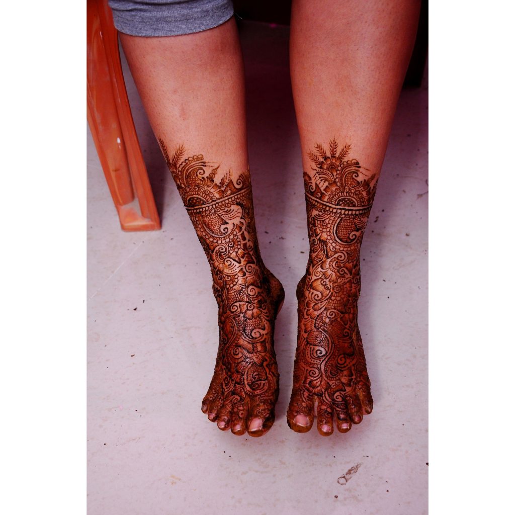 Front Feet Simple Mehndi Design