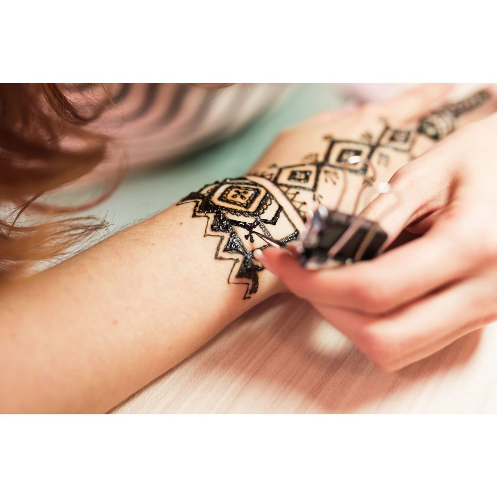 Front Hand Simple Mehndi Design
