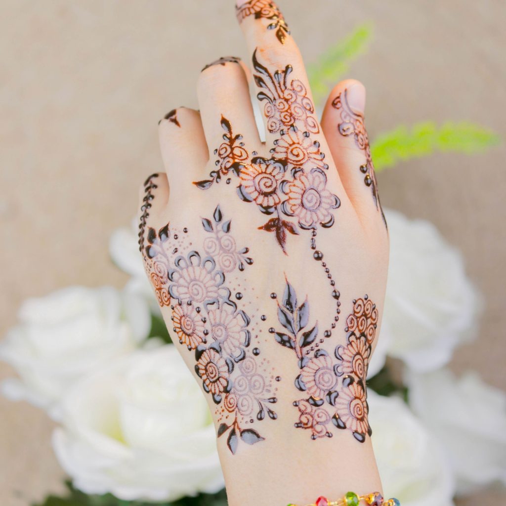 Front Hand Simple Mehndi Design