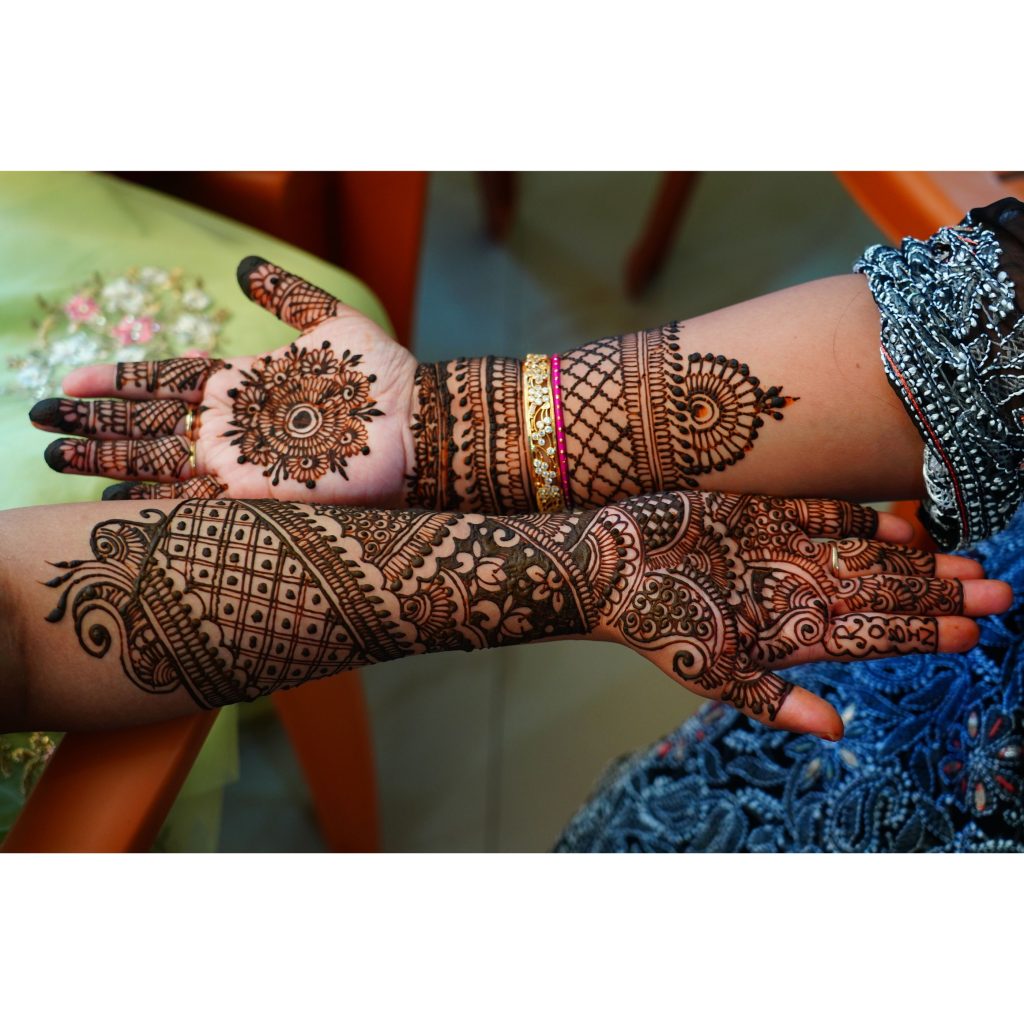 Front Hand Simple Mehndi Design
