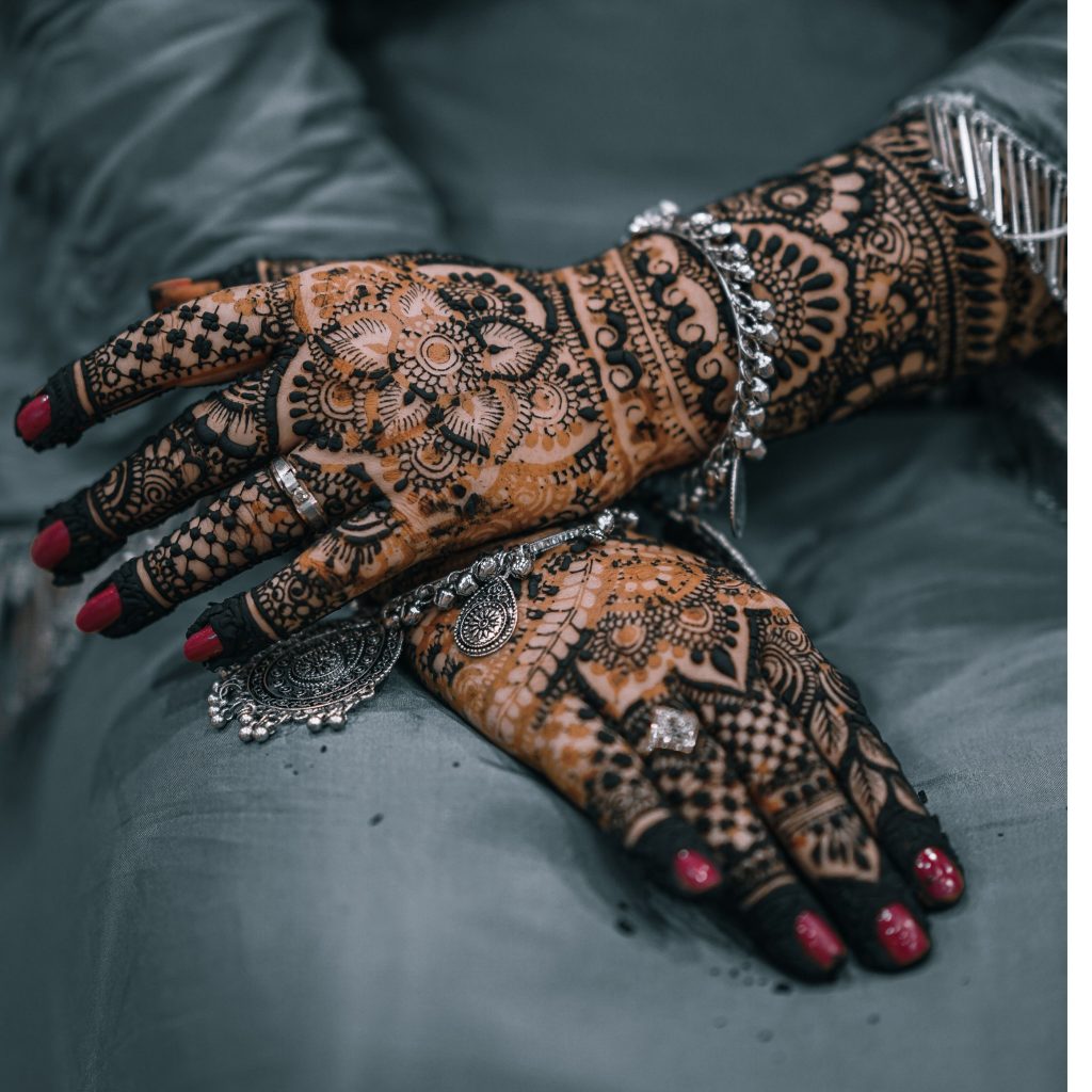 Front Hand Simple Mehndi Design