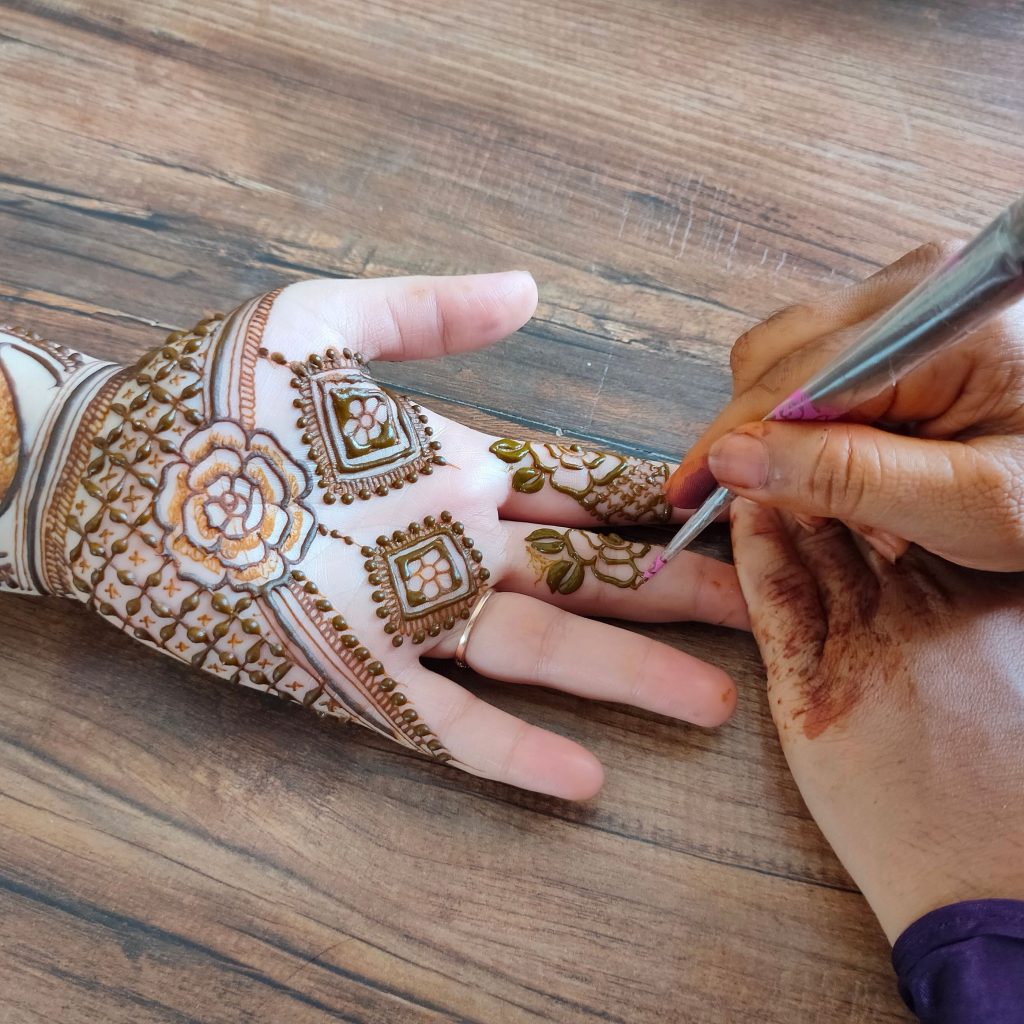 Left Hand Simple Mehndi Design