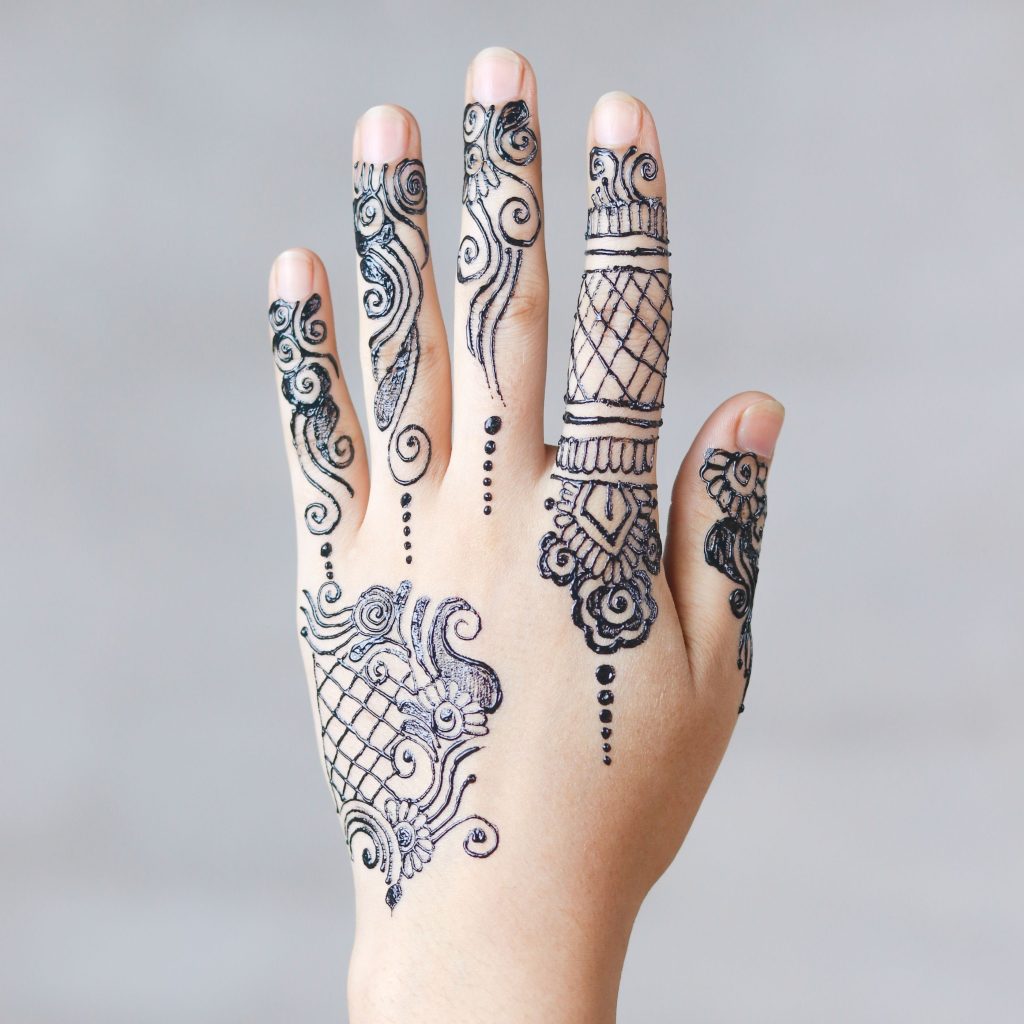 Simple Arabic Mehndi Design