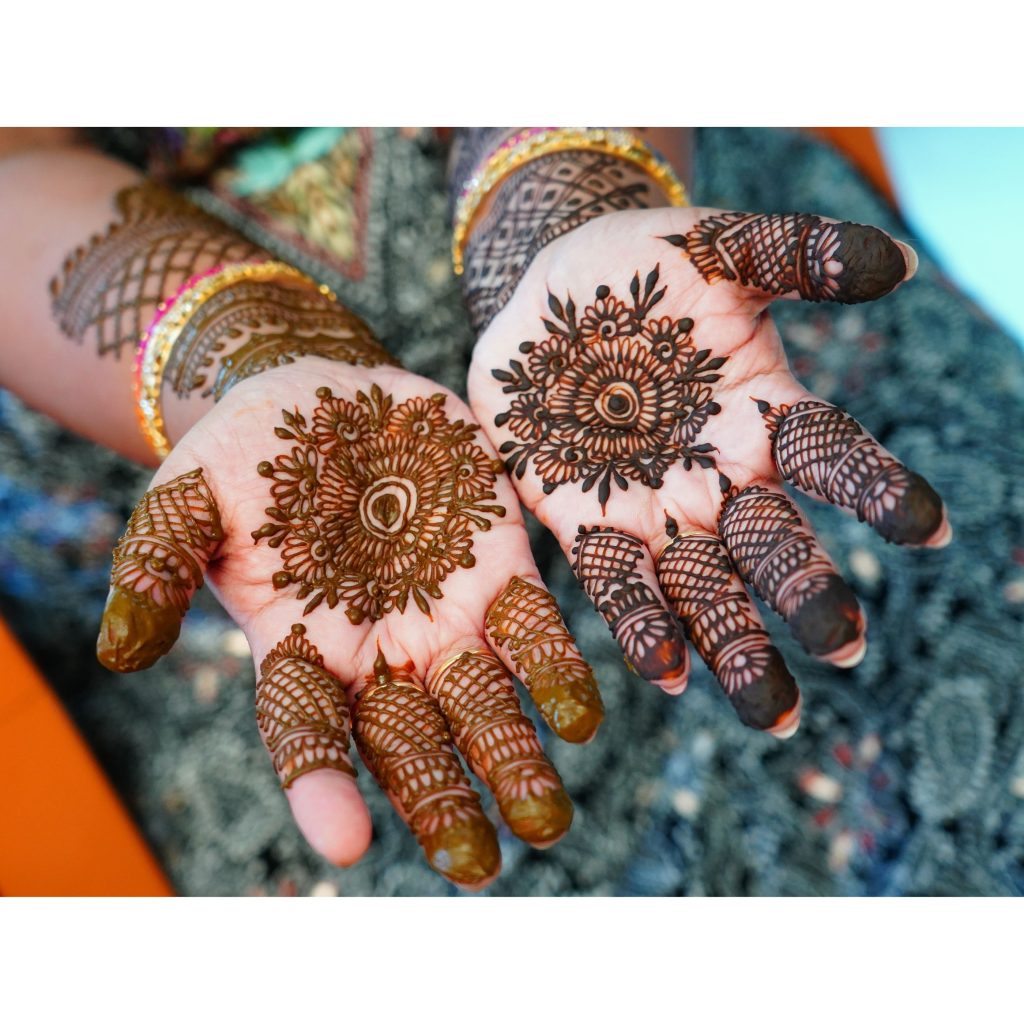 Simple Arabic Mehndi Design