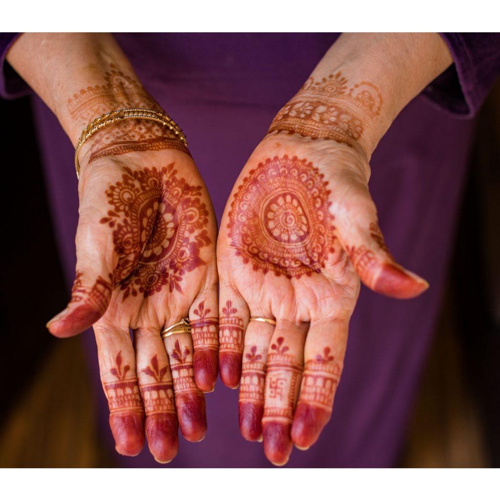 Simple Mehndi Designs for Hands