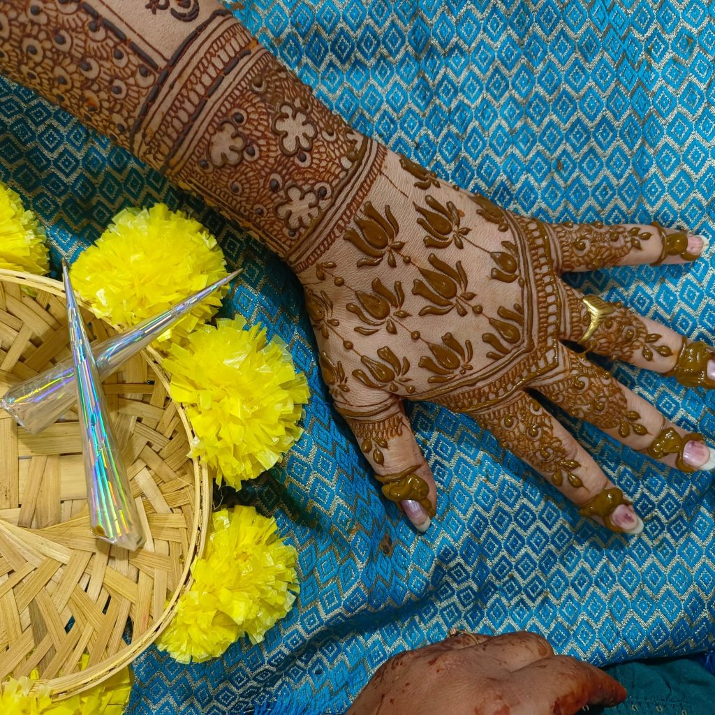 Simple Mehndi Designs for Hands