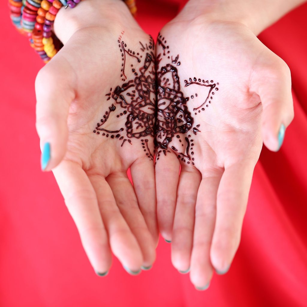 Simple Mehndi Designs for Hands